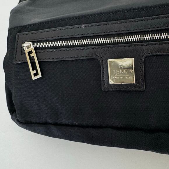 Fendi Vintage Leather Shoulder Bag in Black with Silver Logo Bar Authentic - Picture 15 of 16